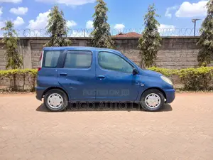 Toyota Fun Cargo 2002 Blue