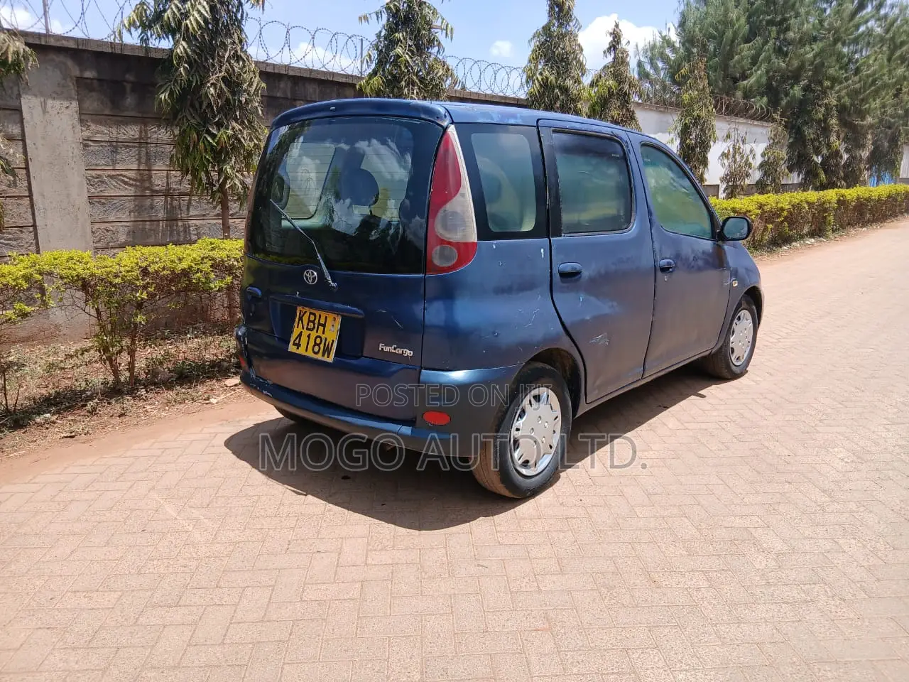 Toyota Fun Cargo 2002 Blue