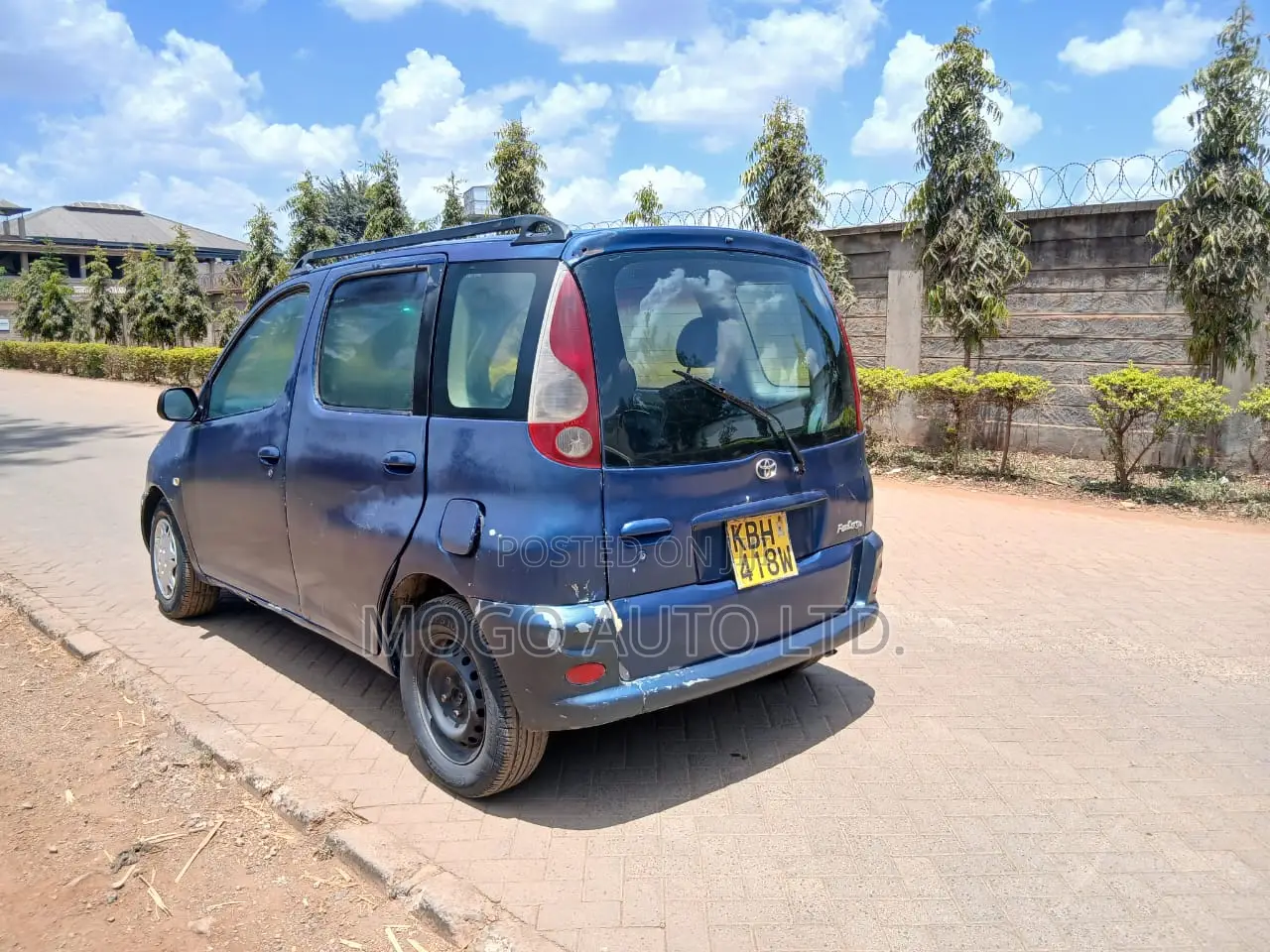 Toyota Fun Cargo 2002 Blue
