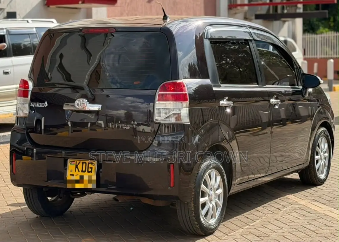 Toyota Spade 1.5 2014 Burgundy