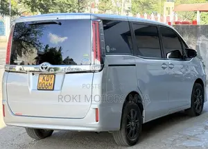 Toyota Noah 2019 Silver