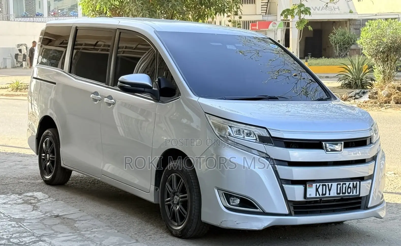 Toyota Noah 2019 Silver