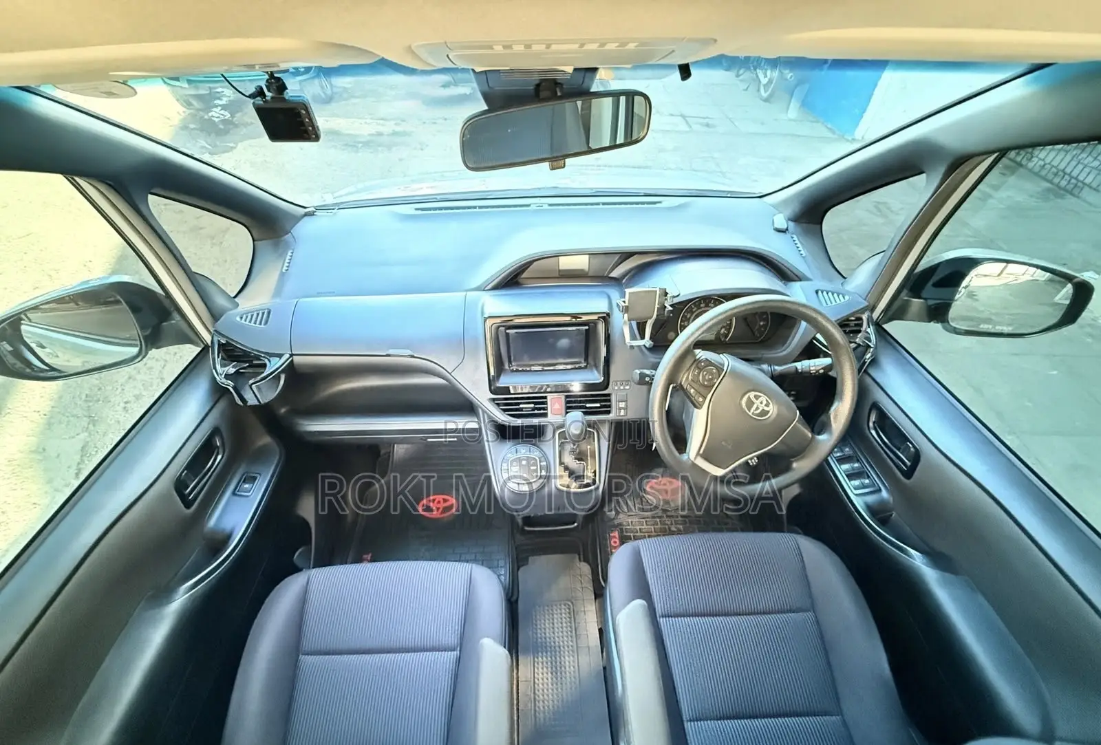 Toyota Noah 2019 Silver