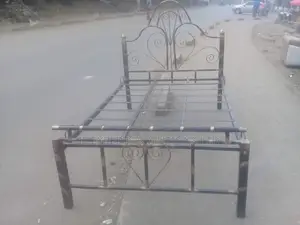 Single Metal Bed 4×6.