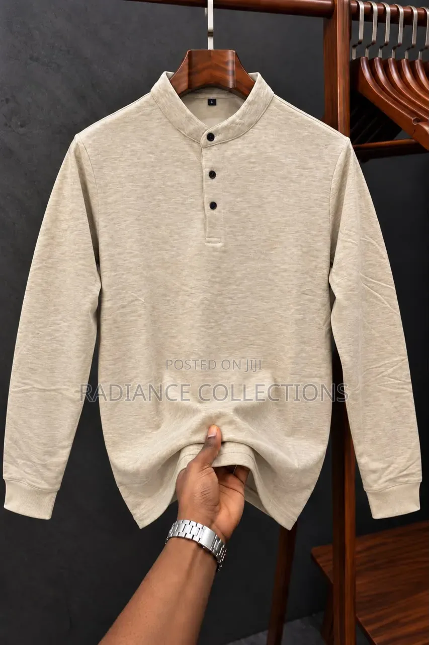 Longsleeved Buttoned