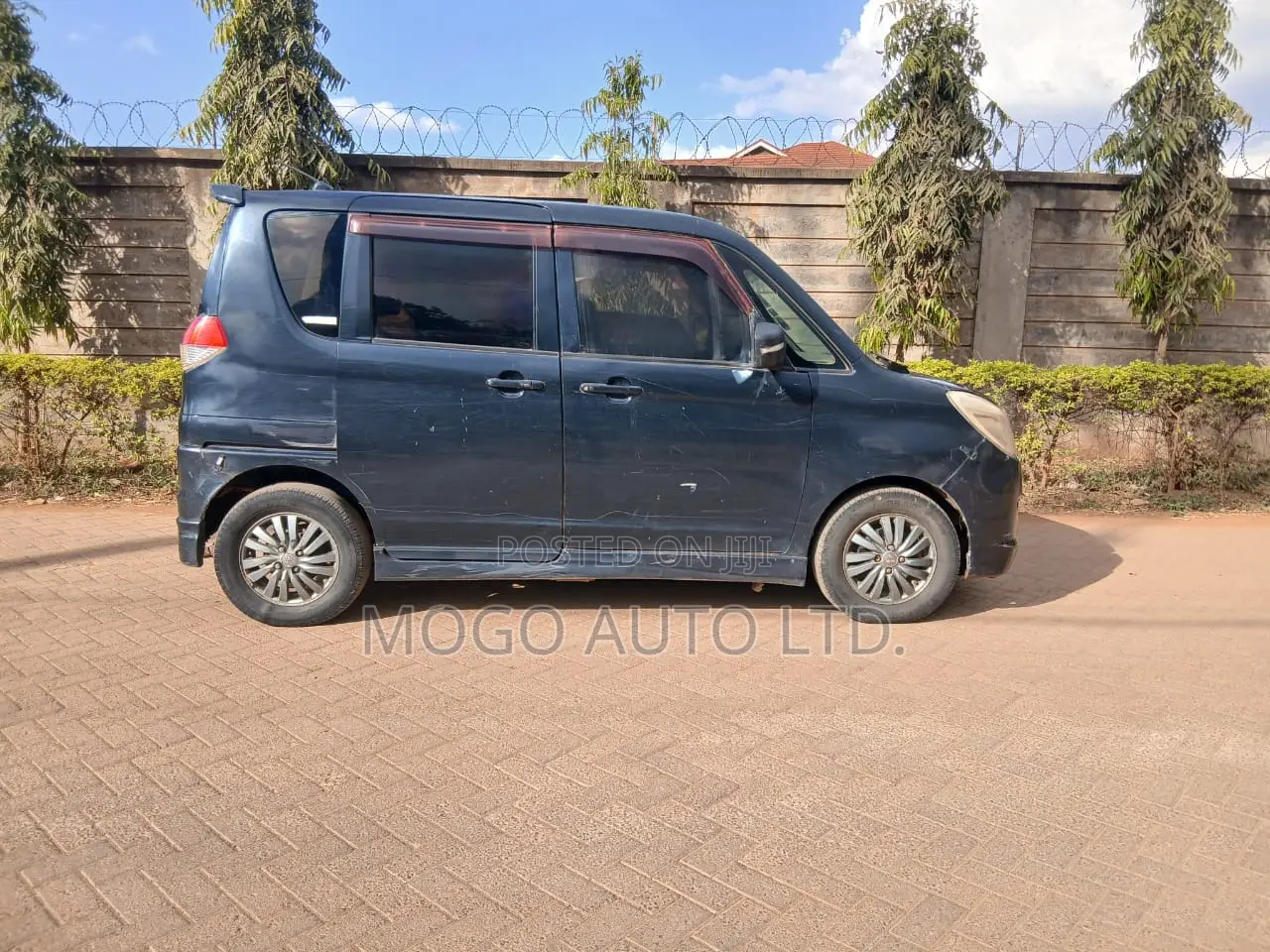 Mitsubishi Delica 2011 Black
