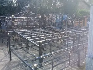 4 by 6 Metallic Bed