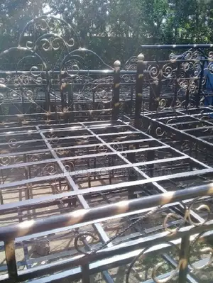 4 by 6 Metallic Bed