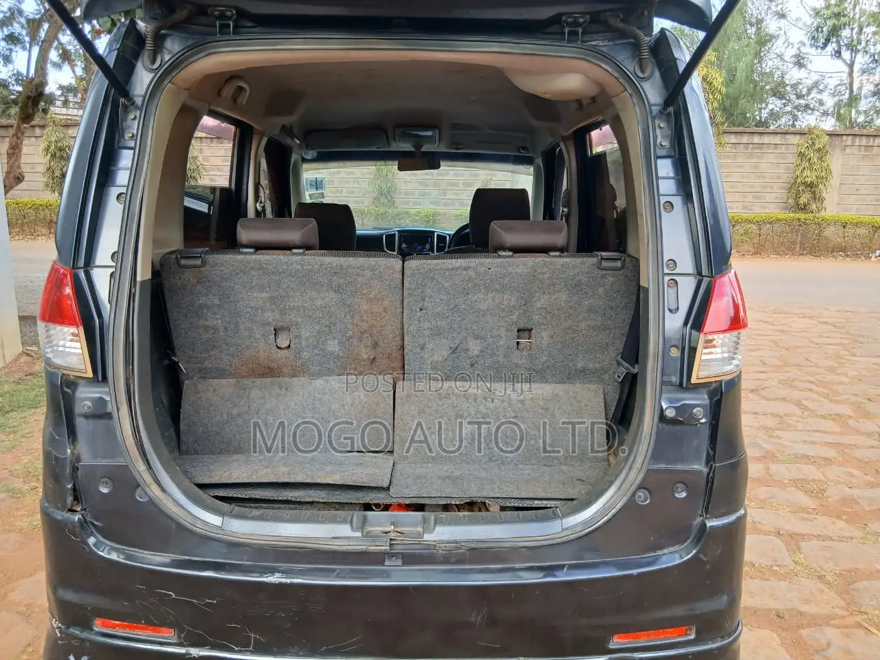 Mitsubishi Delica 2011 Black