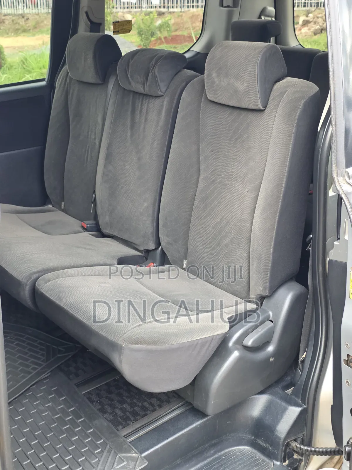 Toyota Noah 2012 Silver