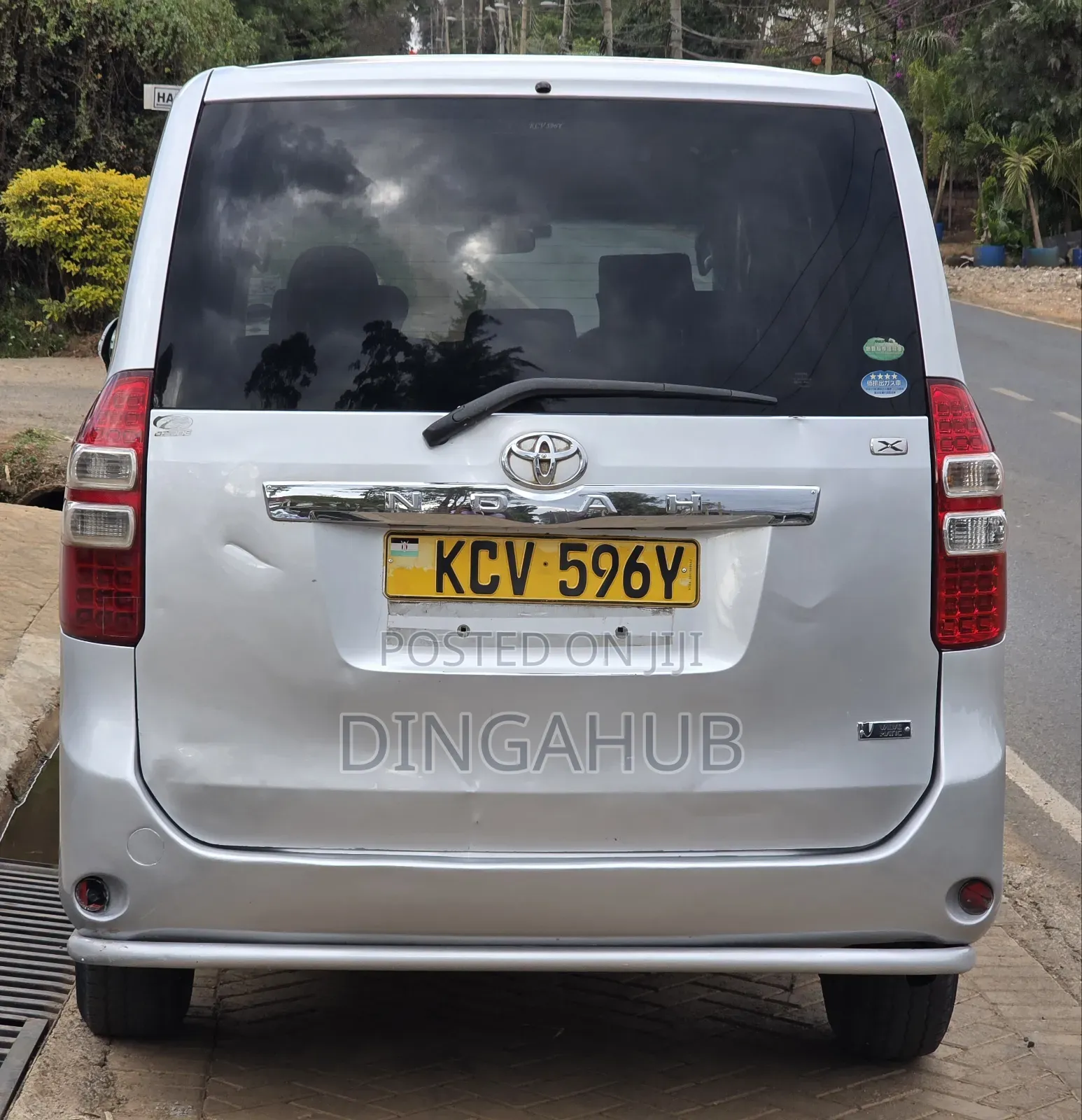 Toyota Noah 2012 Silver
