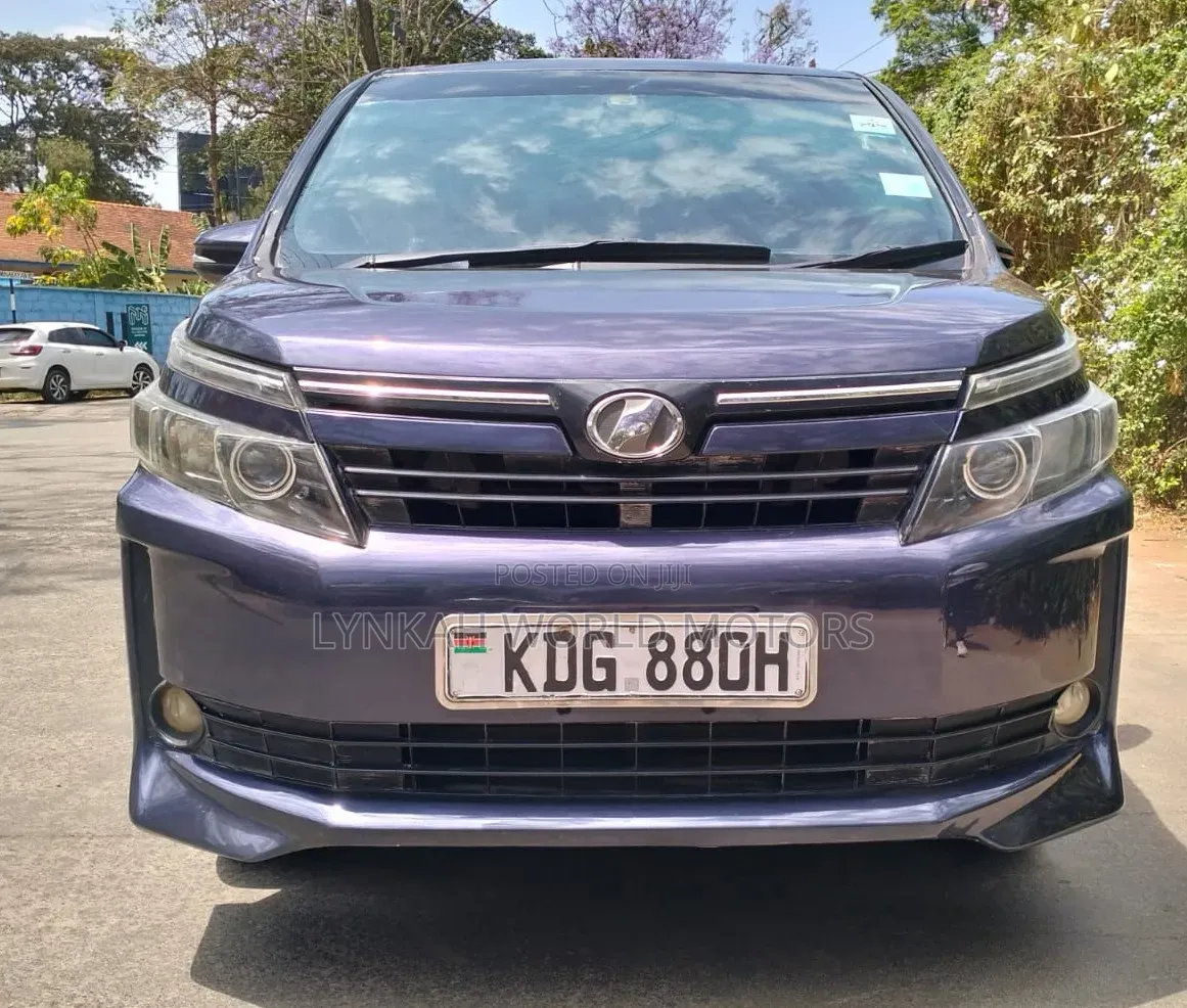 Toyota Noah 2015 Maroon