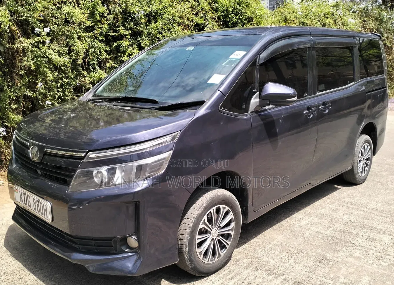 Toyota Noah 2015 Maroon