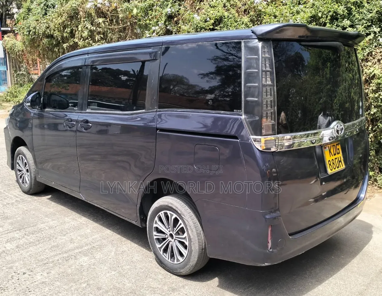 Toyota Noah 2015 Maroon