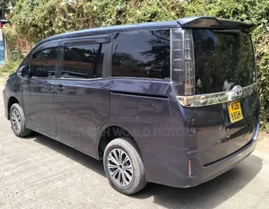 Toyota Noah 2015 Maroon