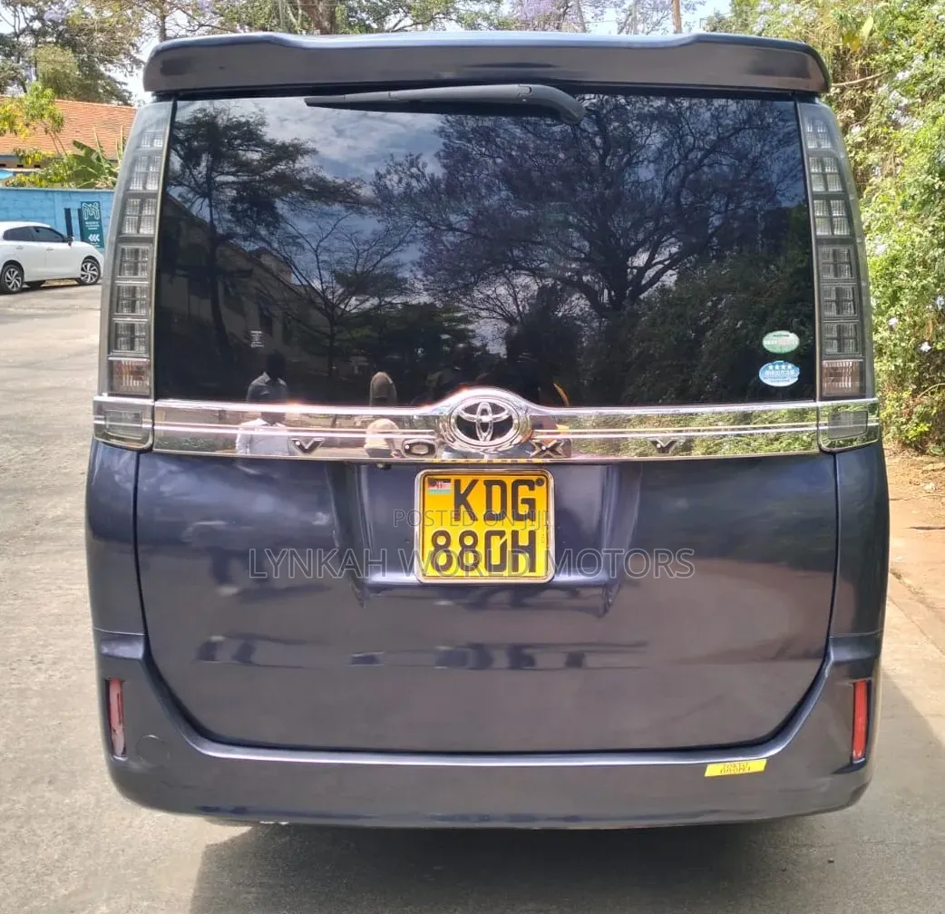 Toyota Noah 2015 Maroon