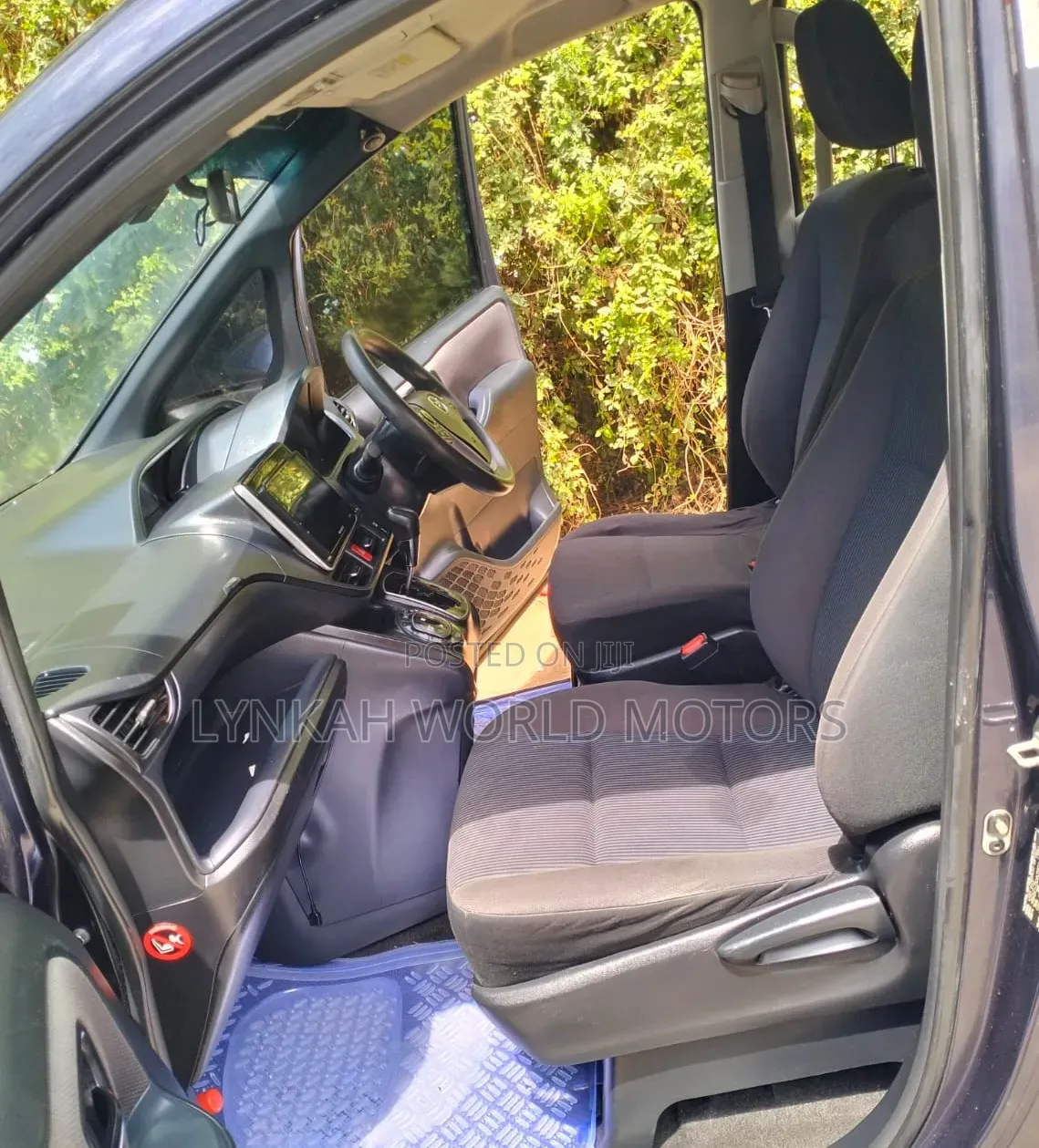 Toyota Noah 2015 Maroon