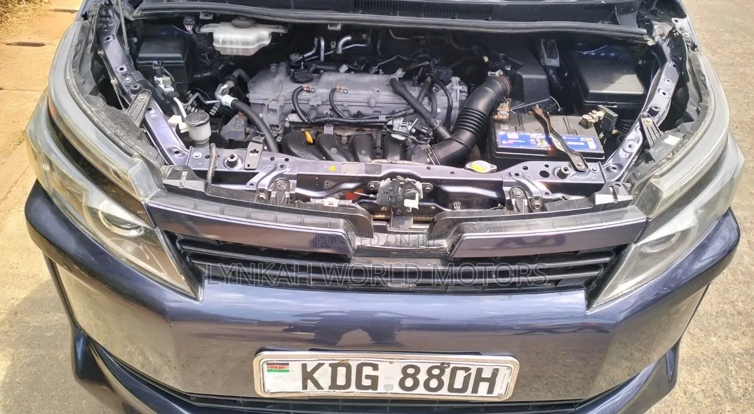 Toyota Noah 2015 Maroon