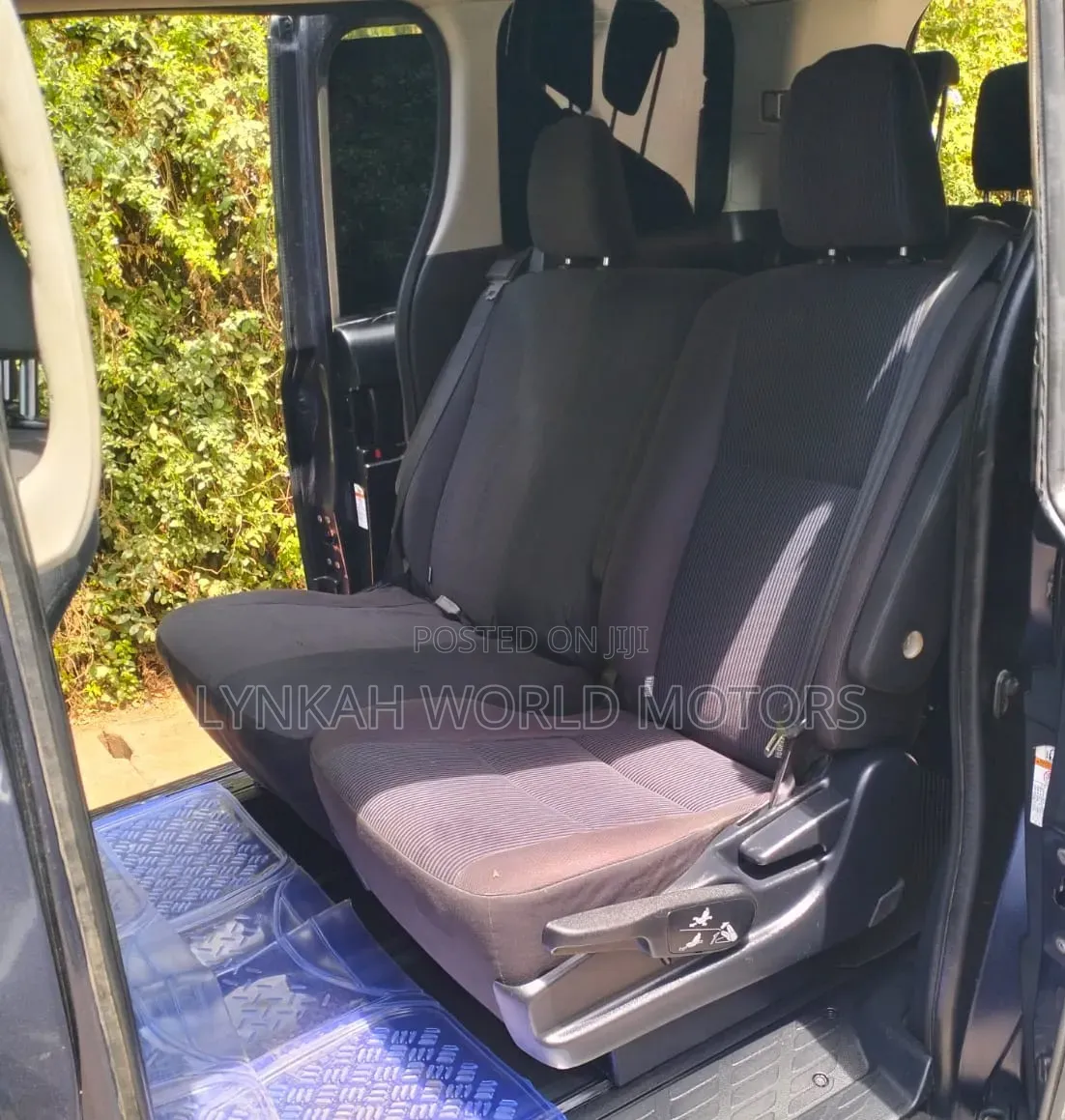 Toyota Noah 2015 Maroon
