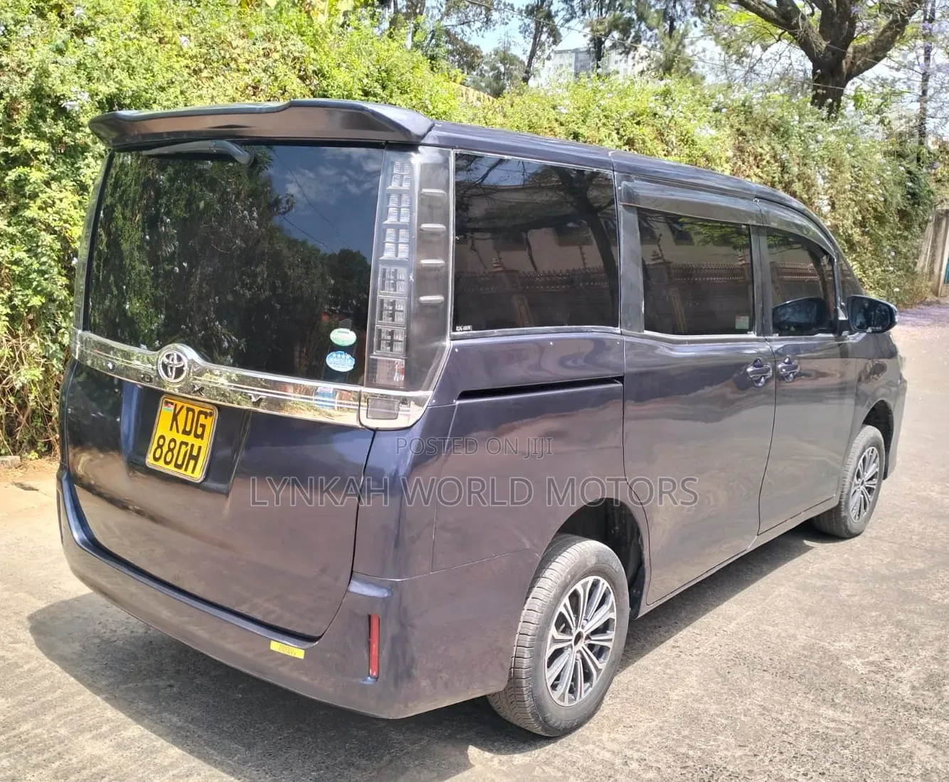 Toyota Noah 2015 Maroon