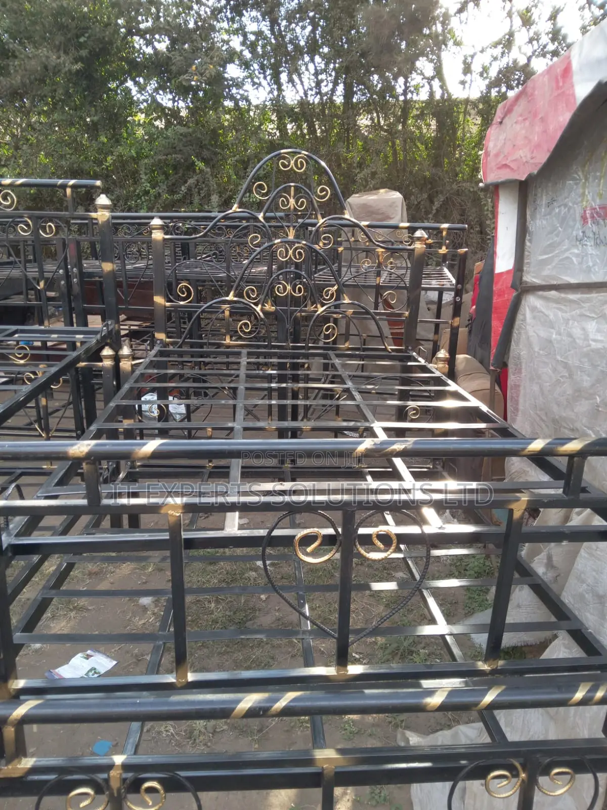 5 by 6 Metallic Bed 5*6
