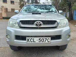 Toyota Hilux 2011 Ivory