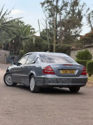 Mercedes-Benz E200 2005 Blue