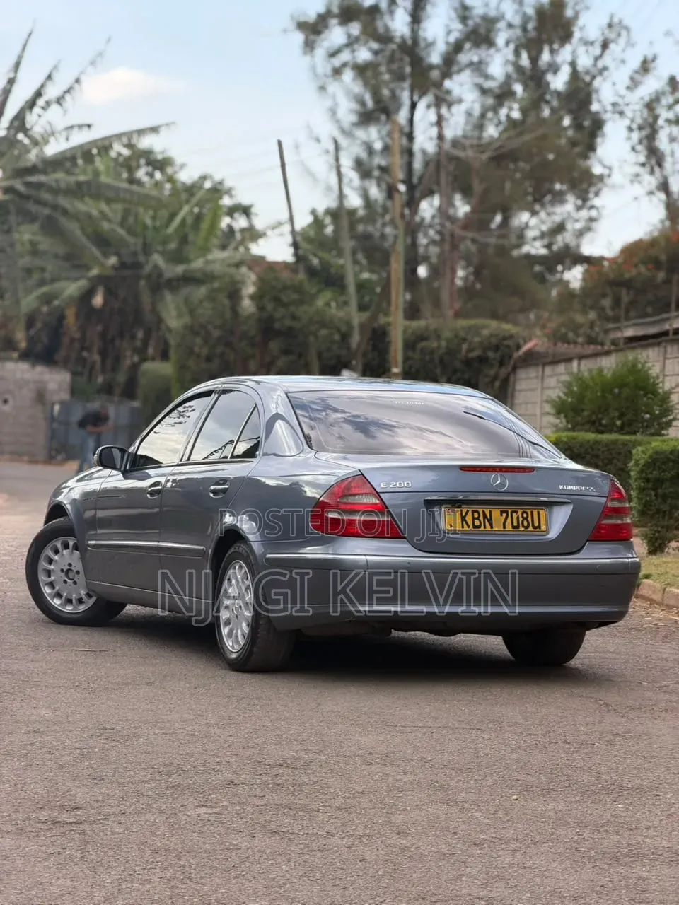 Mercedes-Benz E200 2005 Blue