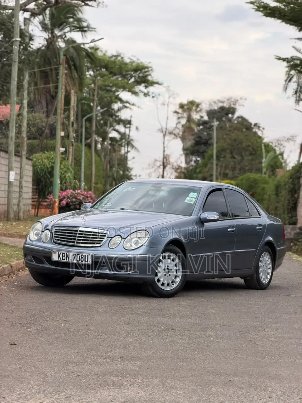 Mercedes-Benz E200 2005 Blue