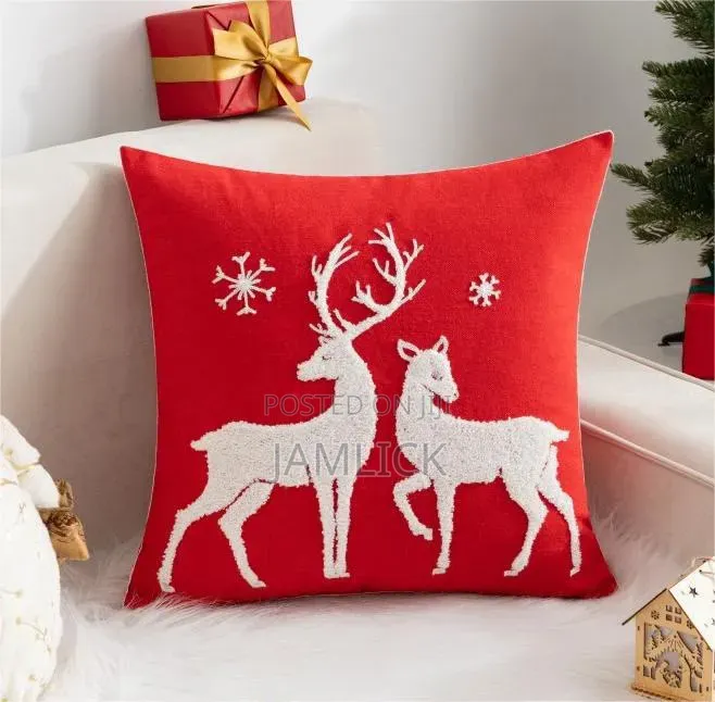 Embroidered Christmas Cushion – 45×45cm- Cr