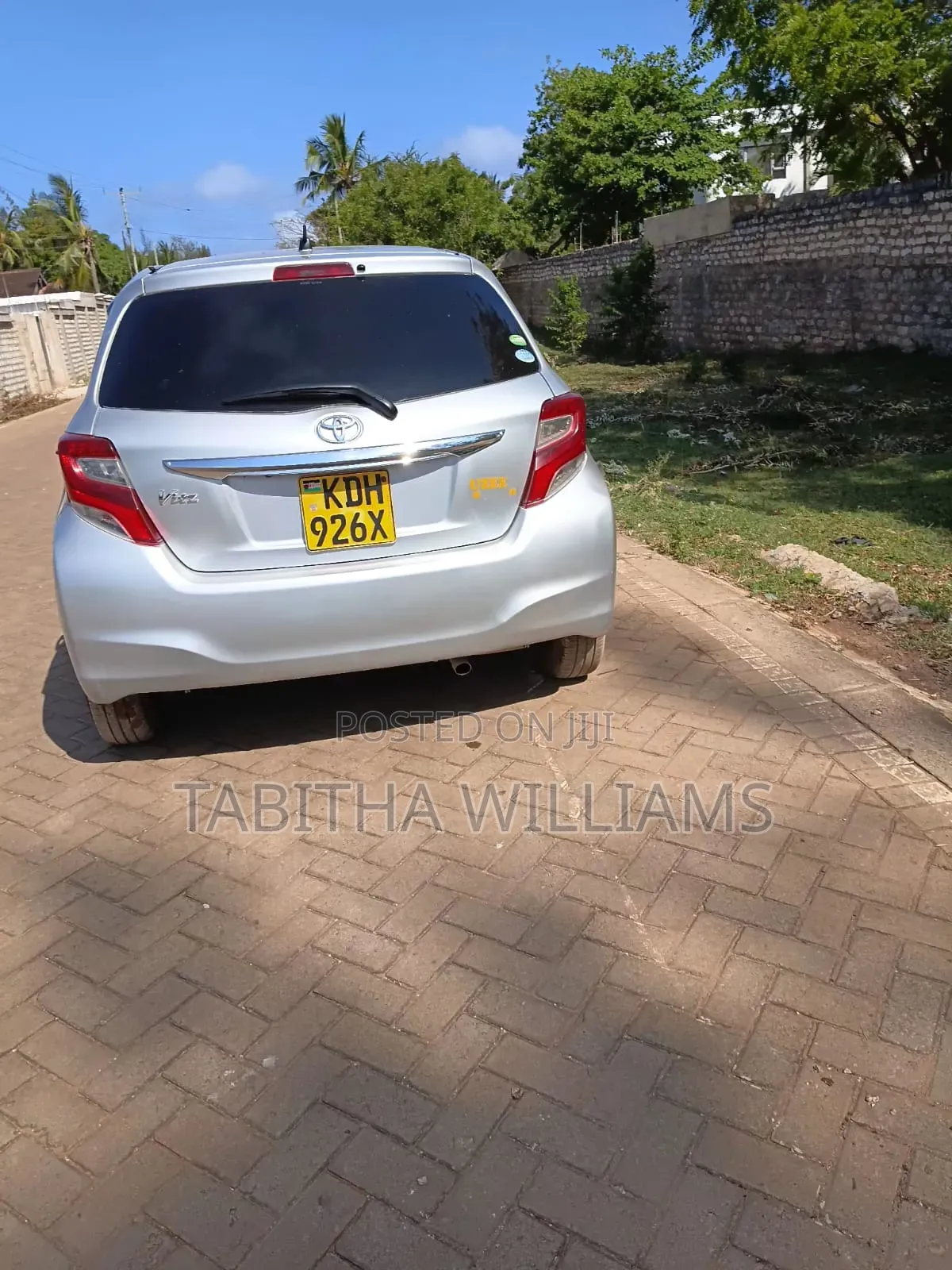 Toyota Vitz 2015 Silver