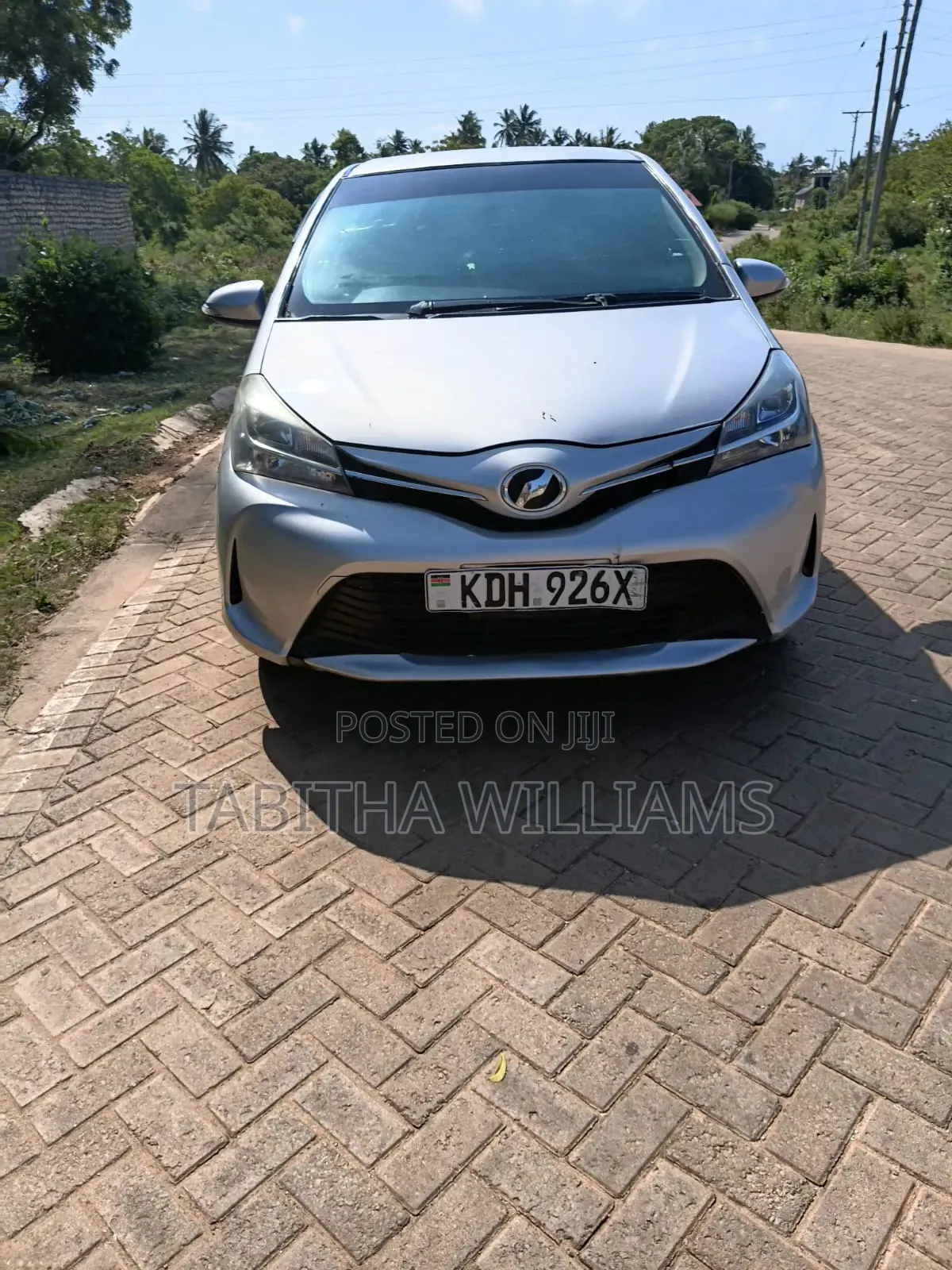 Toyota Vitz 2015 Silver