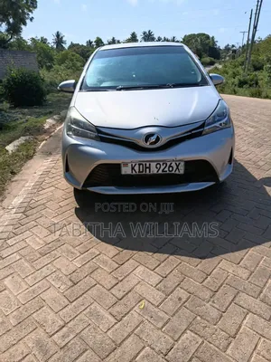 Toyota Vitz 2015 Silver