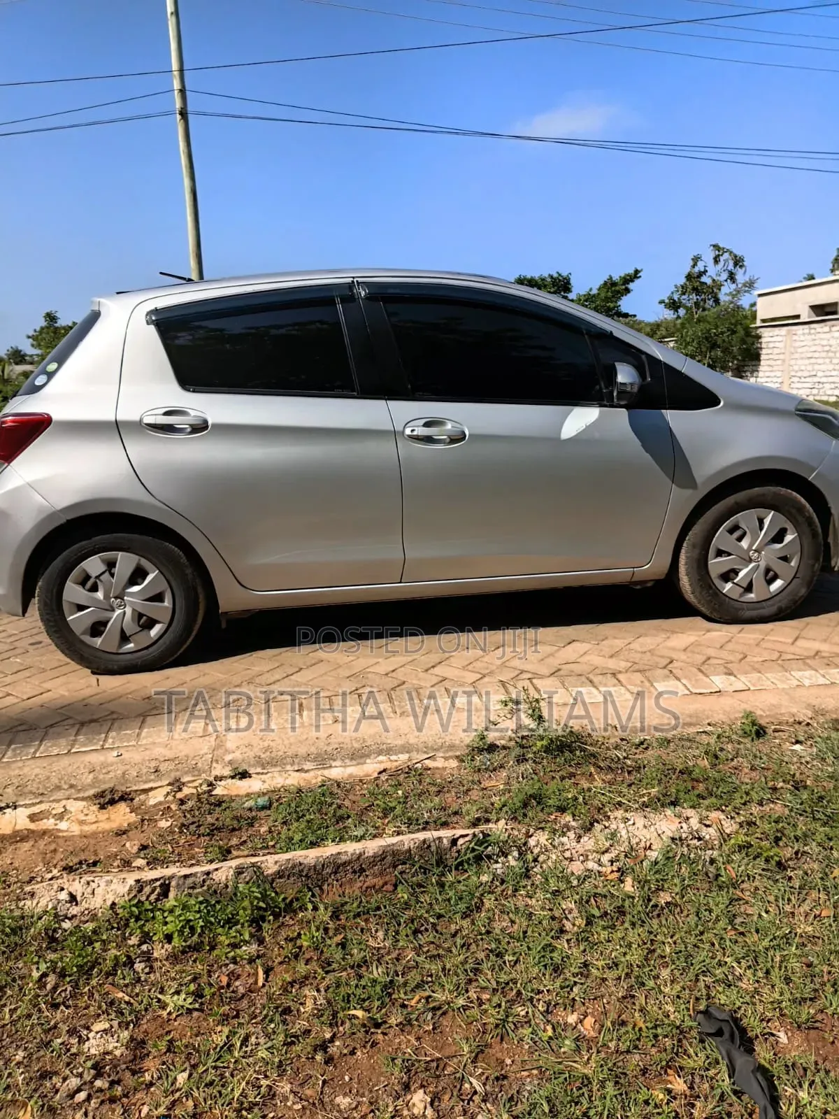 Toyota Vitz 2015 Silver