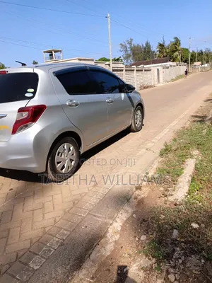 Toyota Vitz 2015 Silver
