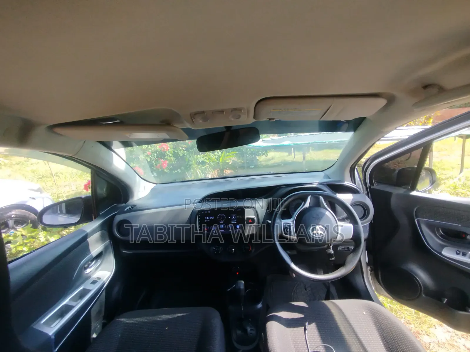 Toyota Vitz 2015 Silver