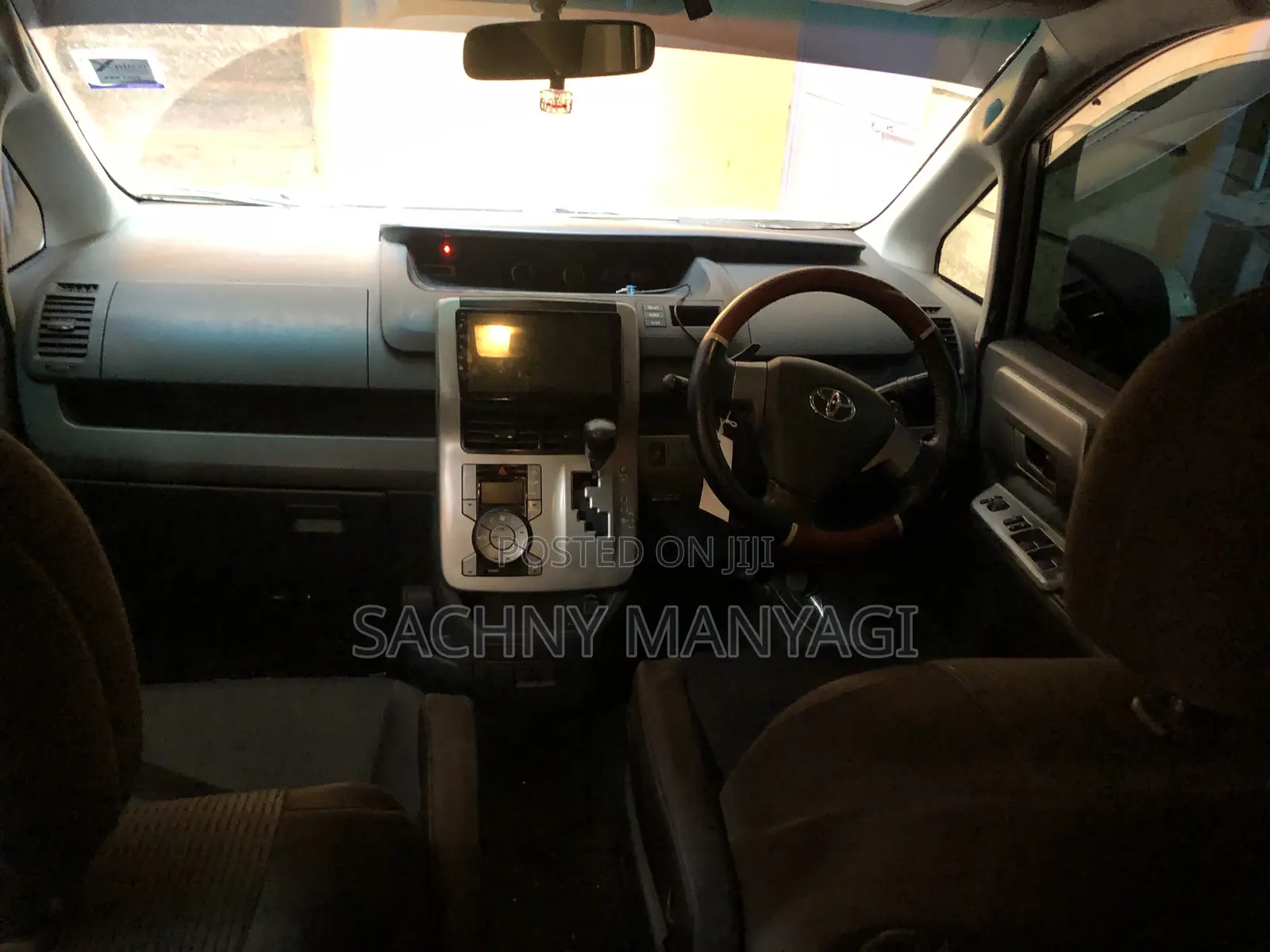 Toyota Voxy 2008 Silver