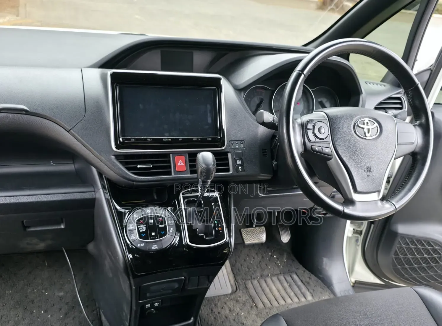 Toyota Noah 2019 White