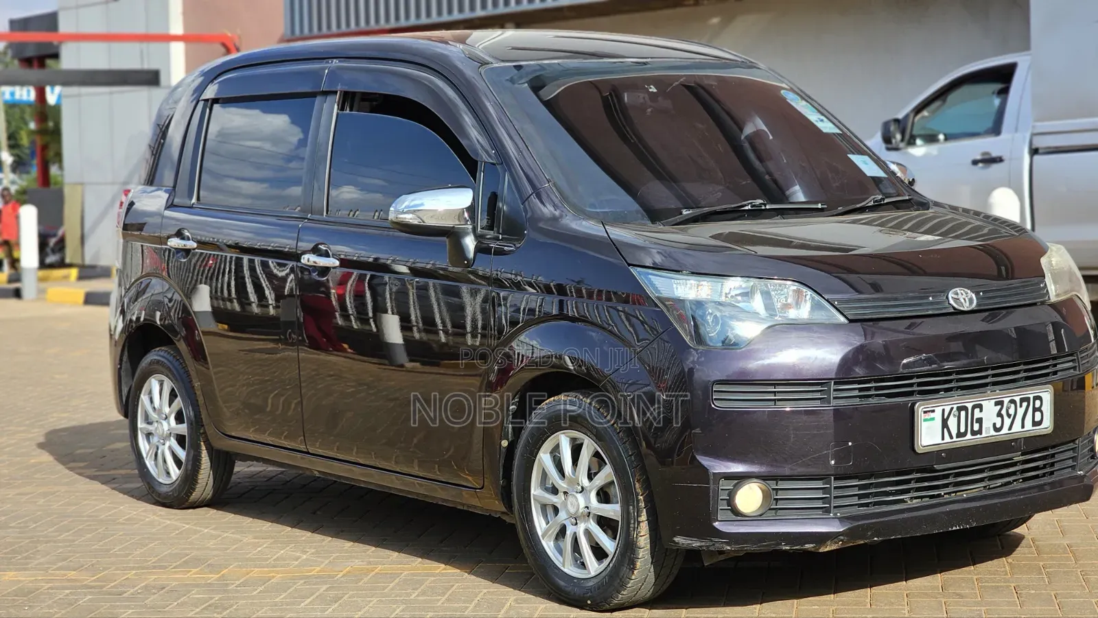 Toyota Spade 2014 Purple