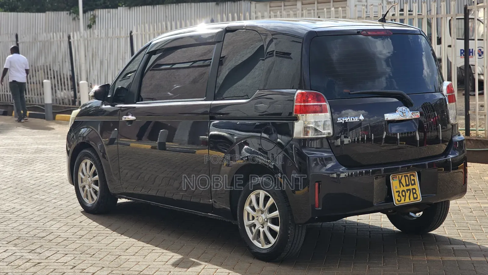 Toyota Spade 2014 Purple