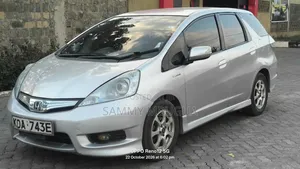 Honda Fit Shuttle 2013 Silver