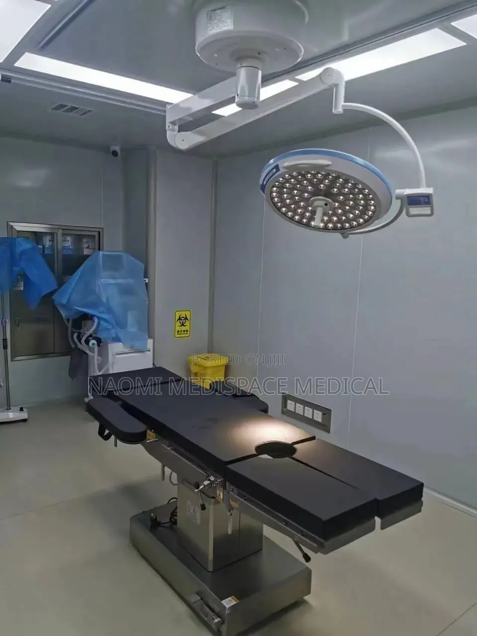 Adjustable Light Head, Single Arm Ceiling Mounted Theatre Light.