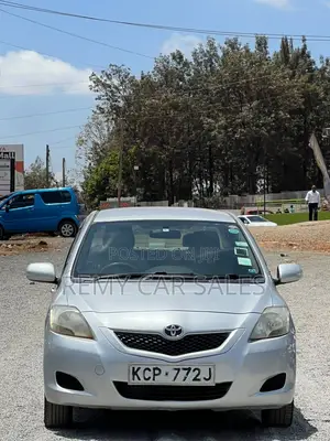 Toyota Belta 2010 Silver