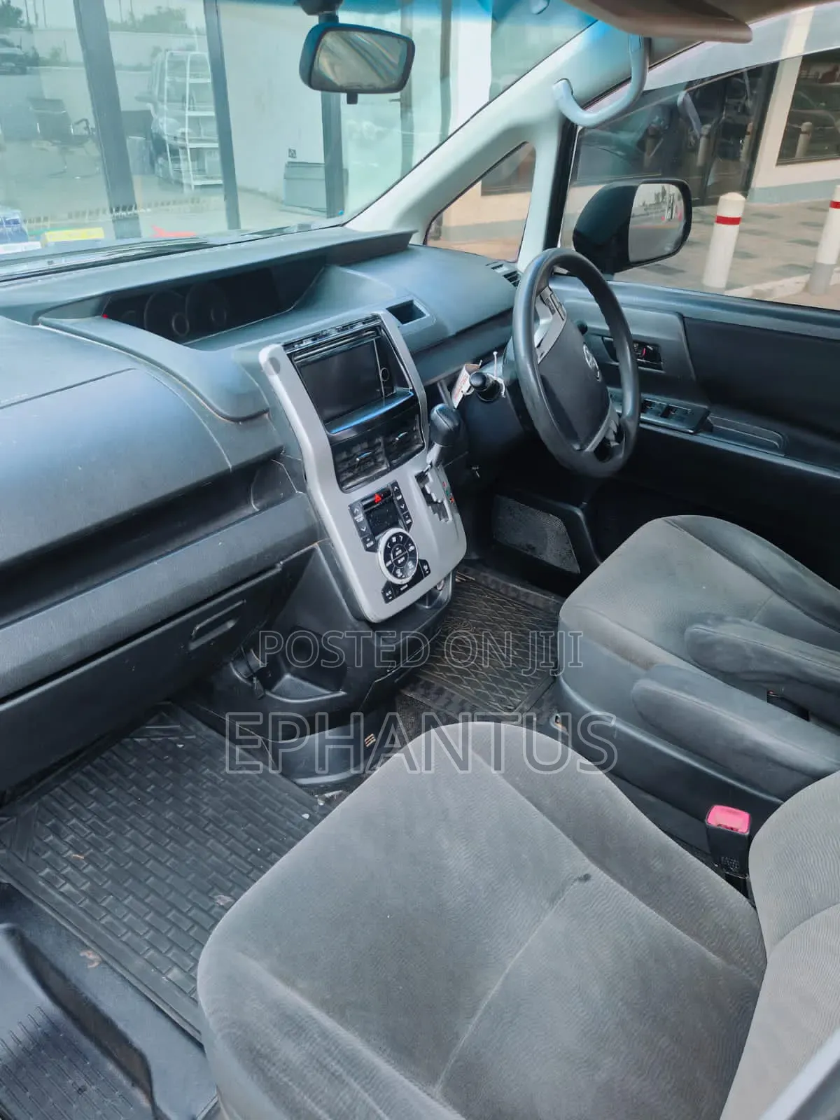 Toyota Voxy X 2WD 8-Seater 2012 Black