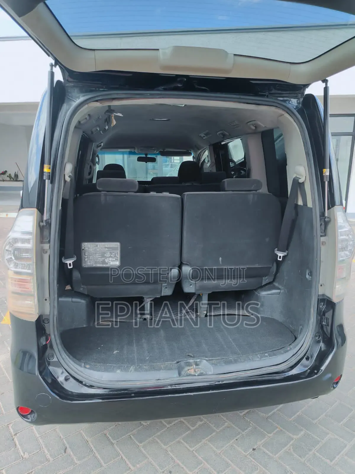 Toyota Voxy X 2WD 8-Seater 2012 Black