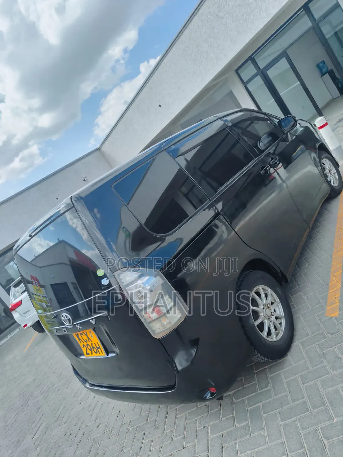 Toyota Voxy X 2WD 8-Seater 2012 Black