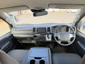 Toyota HiAce 2019 White