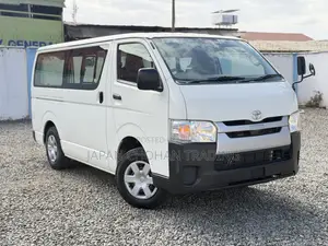 Toyota HiAce 2019 White