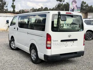 Toyota HiAce 2019 White