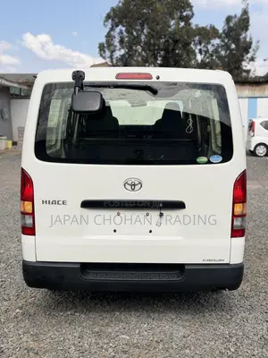 Toyota HiAce 2019 White